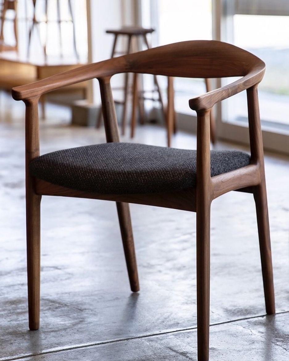 Tüm Cafe ahşap sandalye modellerini mekanlarınıza uygun şık tasarımlarımızla ekonomik şekilde üretiyoruz.
